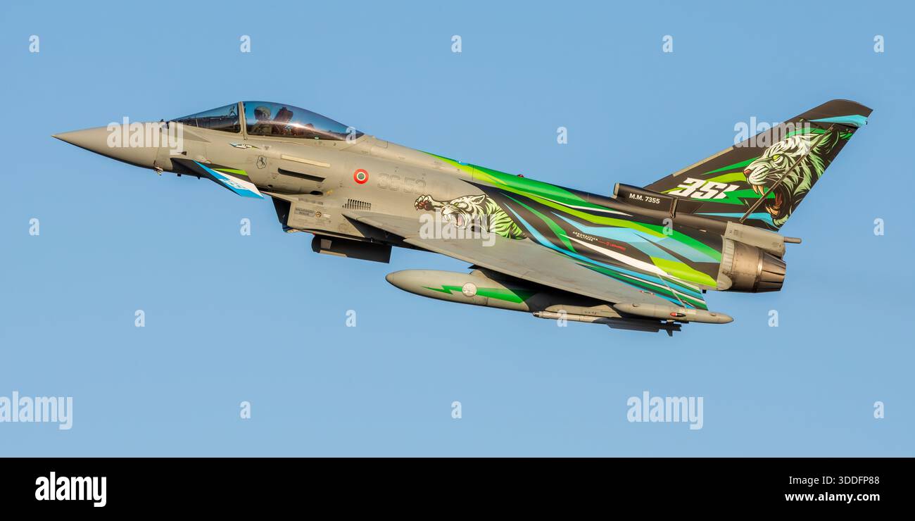 Eurofighter-Taifun der XII-Gruppe der italienischen Luftwaffe bei den NATO-Tiger-Meet-Übungen in Beja. Stockfoto