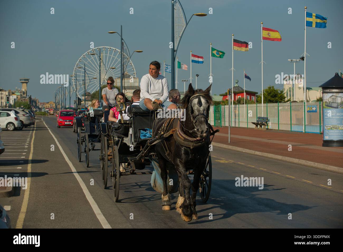 Besucher der Great Yarmouth Promenade. Stockfoto