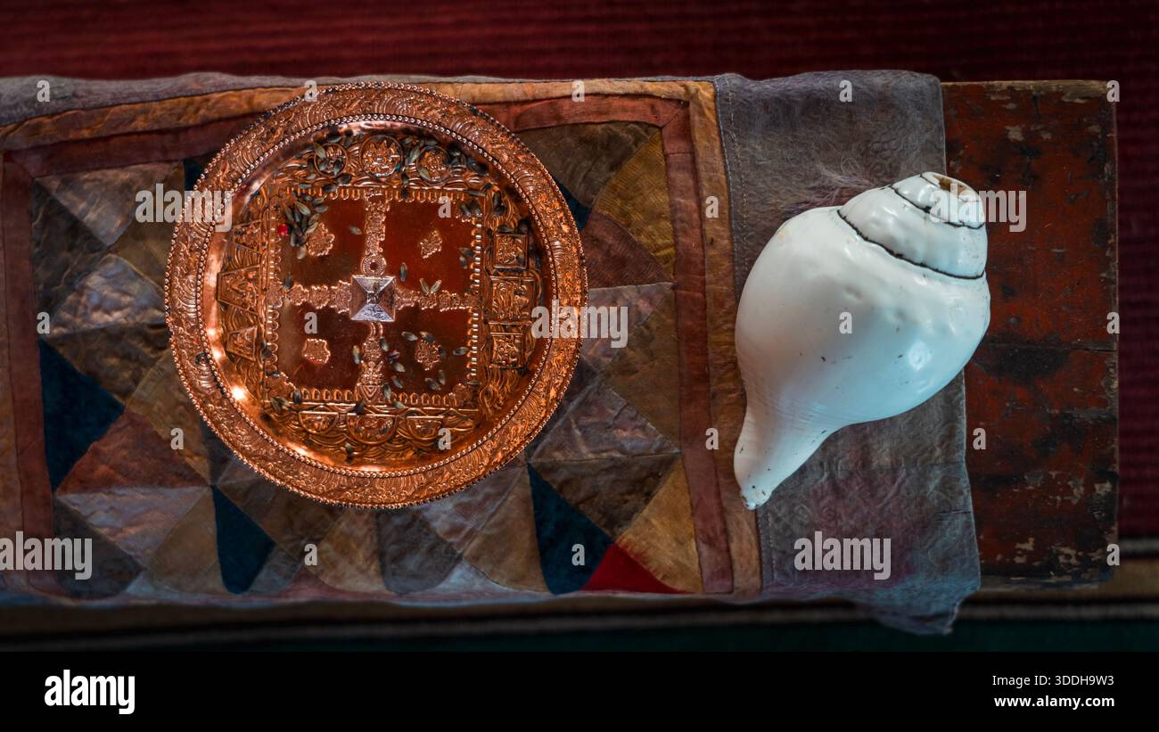 Heilige rituelle Opferobjekte im mongolischen buddhistischen Kloster Stockfoto