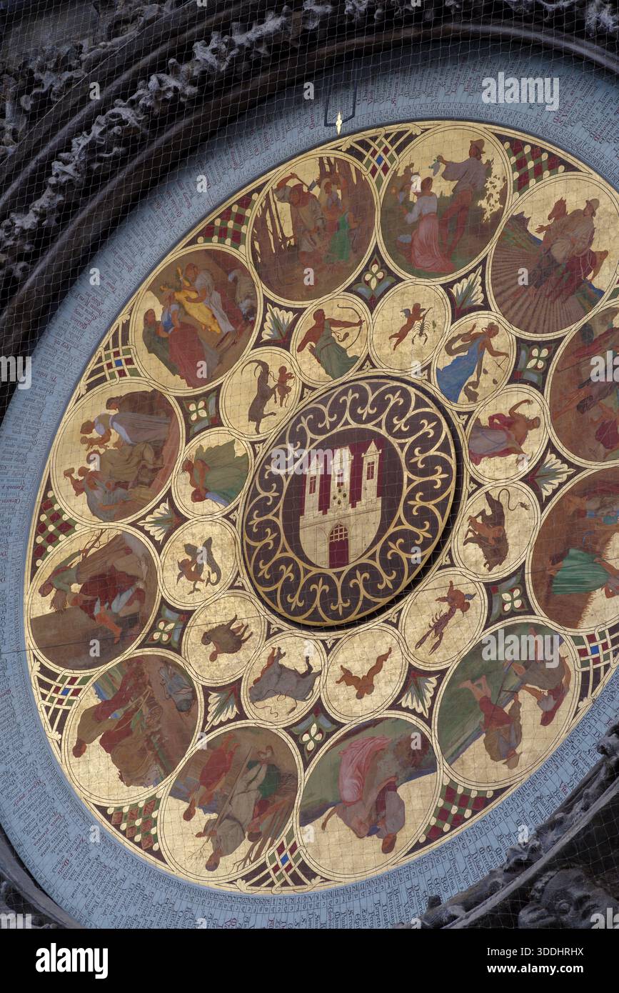 Kalenderzifferblatt, 1870, Detail aus der astronomischen Uhr des Alten Rathauses in Prag (UNESCO-Welterbeliste, 1992), Tschechische Republik Stockfoto