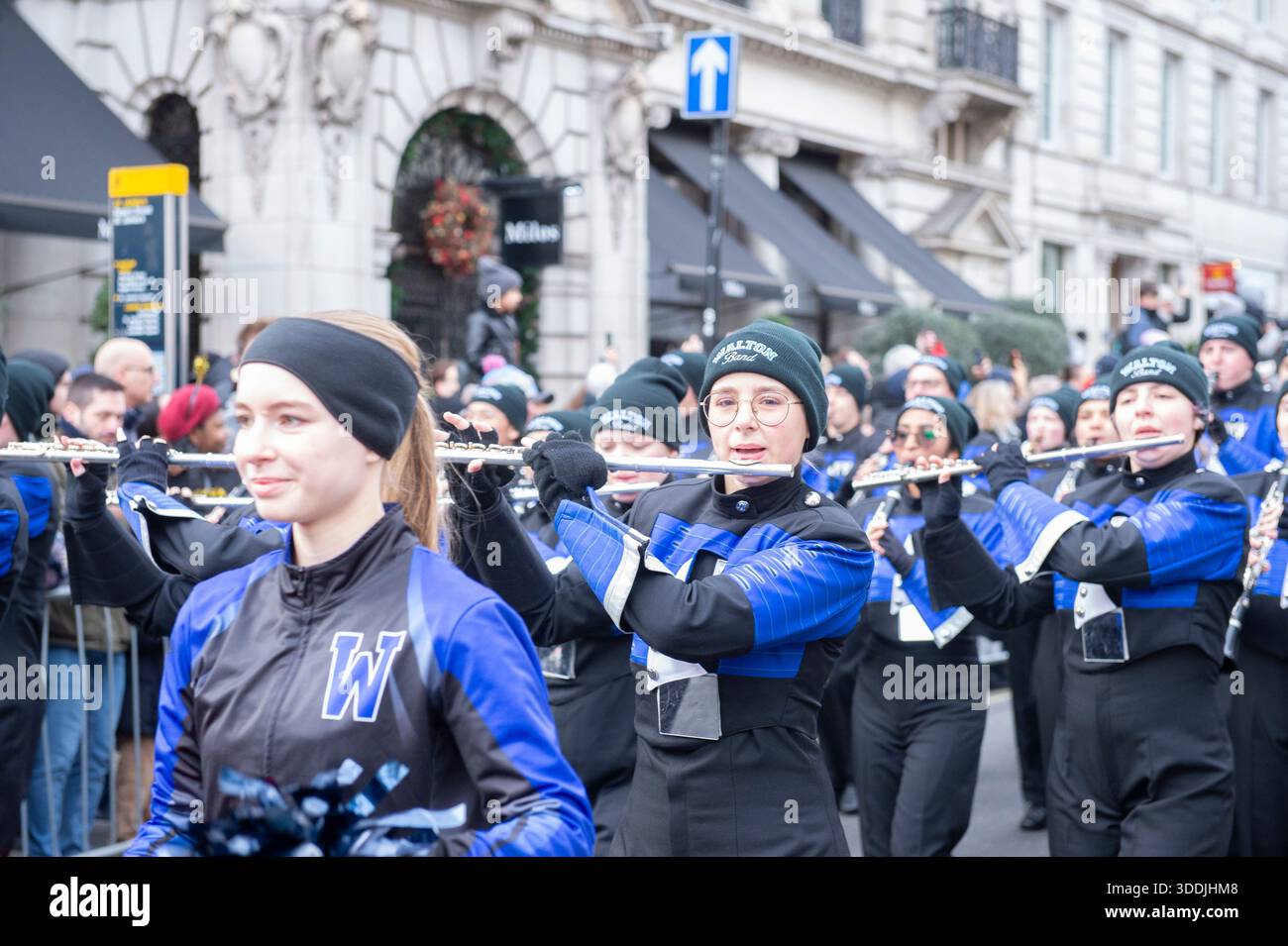 UK. Januar 2026. Darsteller während der Neujahrsparade im Zentrum von London, Großbritannien am 1. Januar 2026. : Claire Doherty/SIPA USA Credit: SIPA USA/Alamy Live News Stockfoto