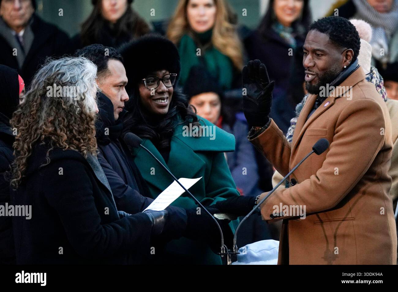 New York City, Usa. Januar 2026. Jumaane Williams wird als Staatsanwalt der Stadt New York während einer Zeremonie vor dem New York City Hall am Donnerstag, dem 1. Januar 2026, vereidigt. Foto: Derek French/UPI Credit: UPI/Alamy Live News Stockfoto
