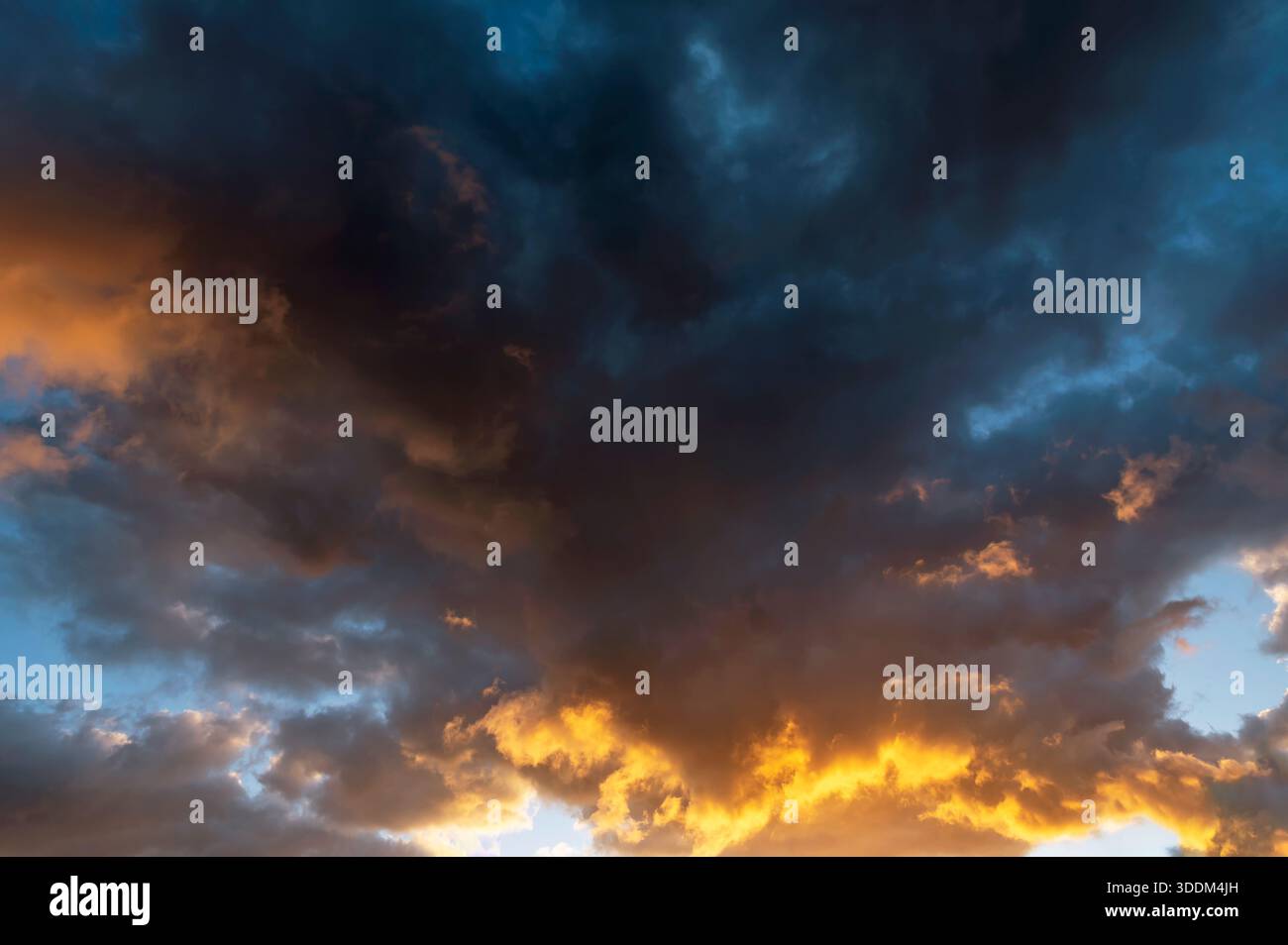 Der glühende Morgen eines neuen Tages Stockfoto