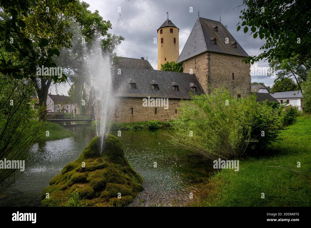 Bitburg, Deutschland - 30. Juni 2024: Altes Rittersdorf Schloss bei Bitburg am 30. Juni 2024 in Deutschland, Europa Stockfoto