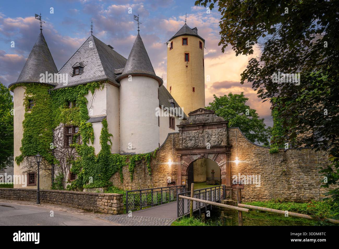Bitburg, Deutschland - 30. Juni 2024: Altes Rittersdorf Schloss bei Bitburg am 30. Juni 2024 in Deutschland, Europa Stockfoto