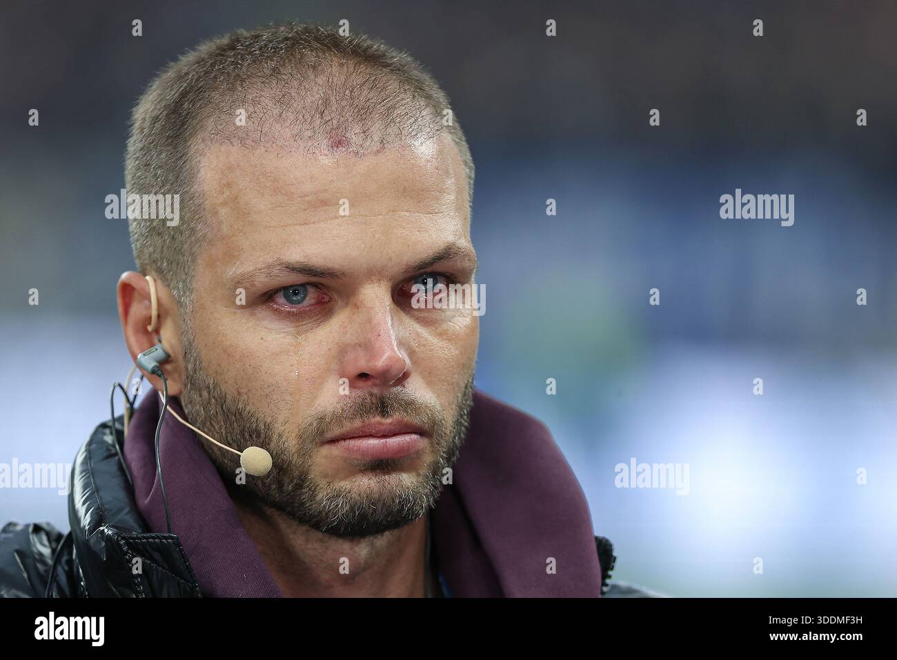 Dennis Diekmeier, der ehemalige HSV Fussballspieler am Rande vom Spiel -Hamburger SV - Borussia Dortmund- am 08.11.2025 im Volksparkstadion in Hamburg Stockfoto