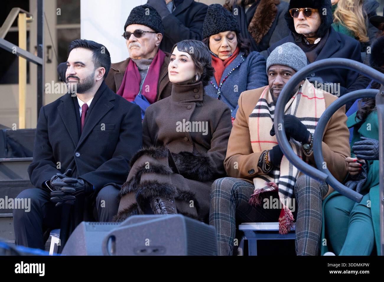 Zohran Mamdani mit Ehefrau Rama Duwaji und Jumaane Williams bei der Amtseinführung von Zohran Mamdani zum ersten muslimischen Bürgermeister von New York City in Rathaus. New York, 01.01.2026 Stockfoto