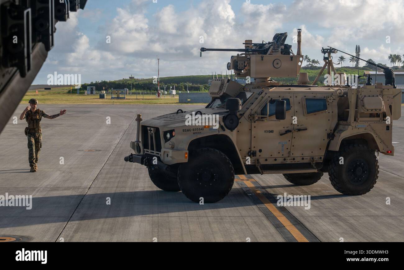 US-Marines mit der Mittelstreckenraketenbatterie, 3D-Kampfteam, 3D-Marine-Littoral-Regiment, 3D-Marine-Division laden eine gemeinsame leichte Taktik ein Stockfoto