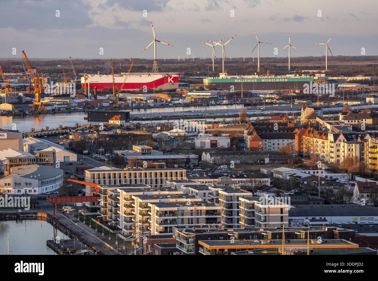 Übersicht über den Überseehafen mit BLG Auto Terminal in Bremerhaven, Bremen, Autotransporter Aniara von der Reederei Wallenius Wilhemsen und Nia Stockfoto