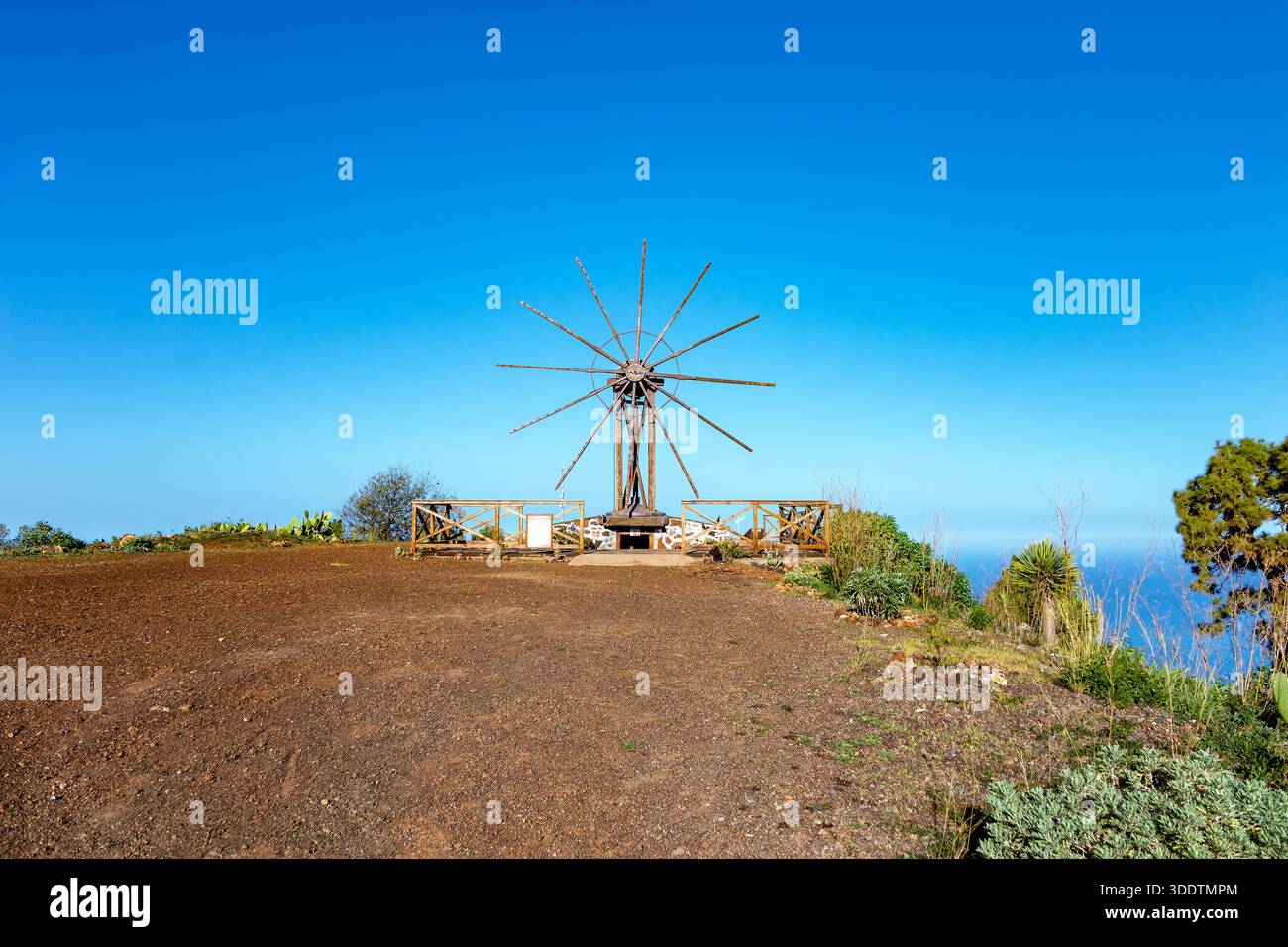 Windmühle, Las Tricias, Garafía, Insel La Palma, Kanarische Inseln, Spanien, Europa. Windmühle zum Schleifen von Gofio. Stockfoto