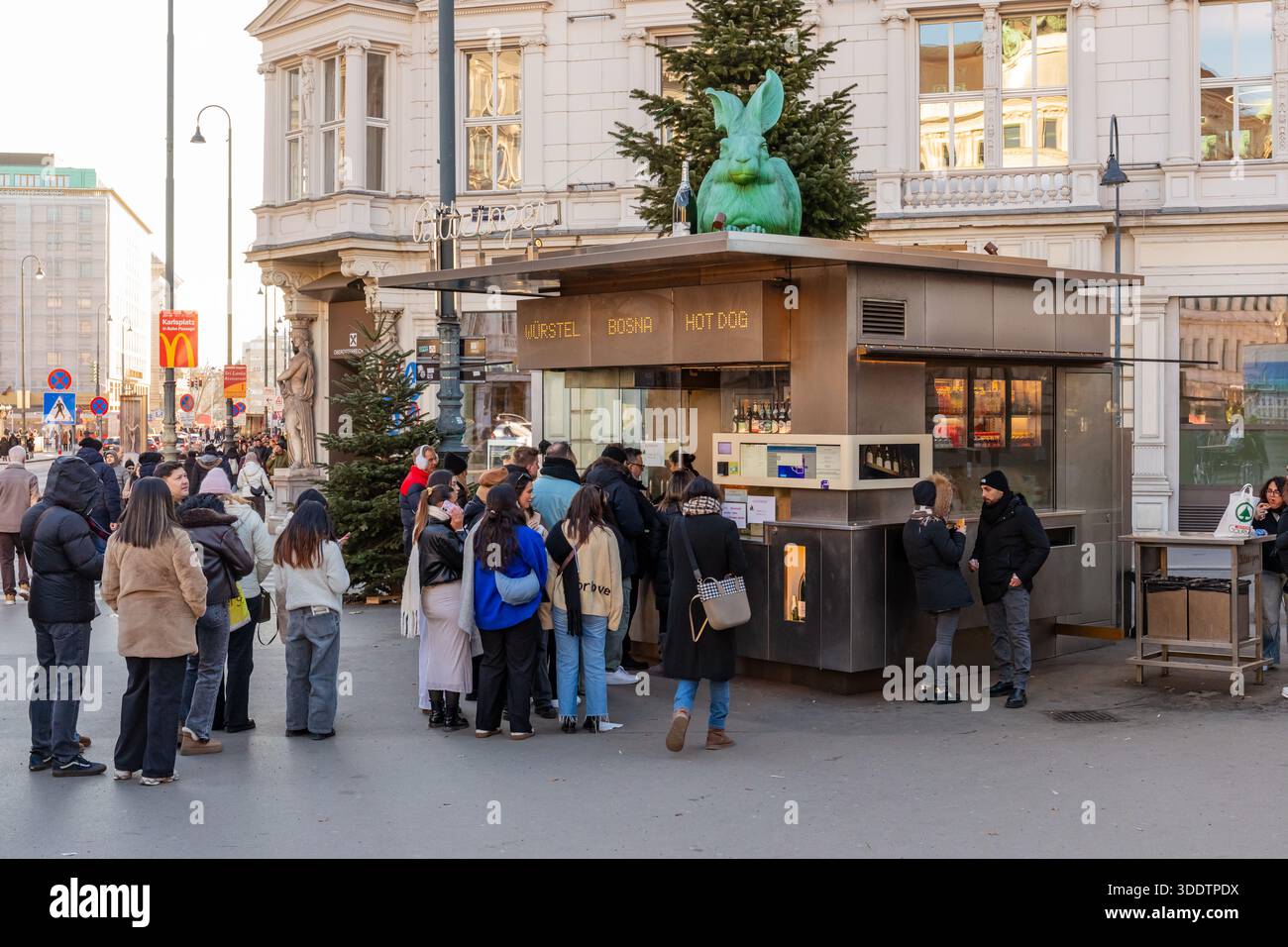 Bitzinger Würstelstand Hot Dog Stand, Albertina, Wien, Österreich. Stockfoto