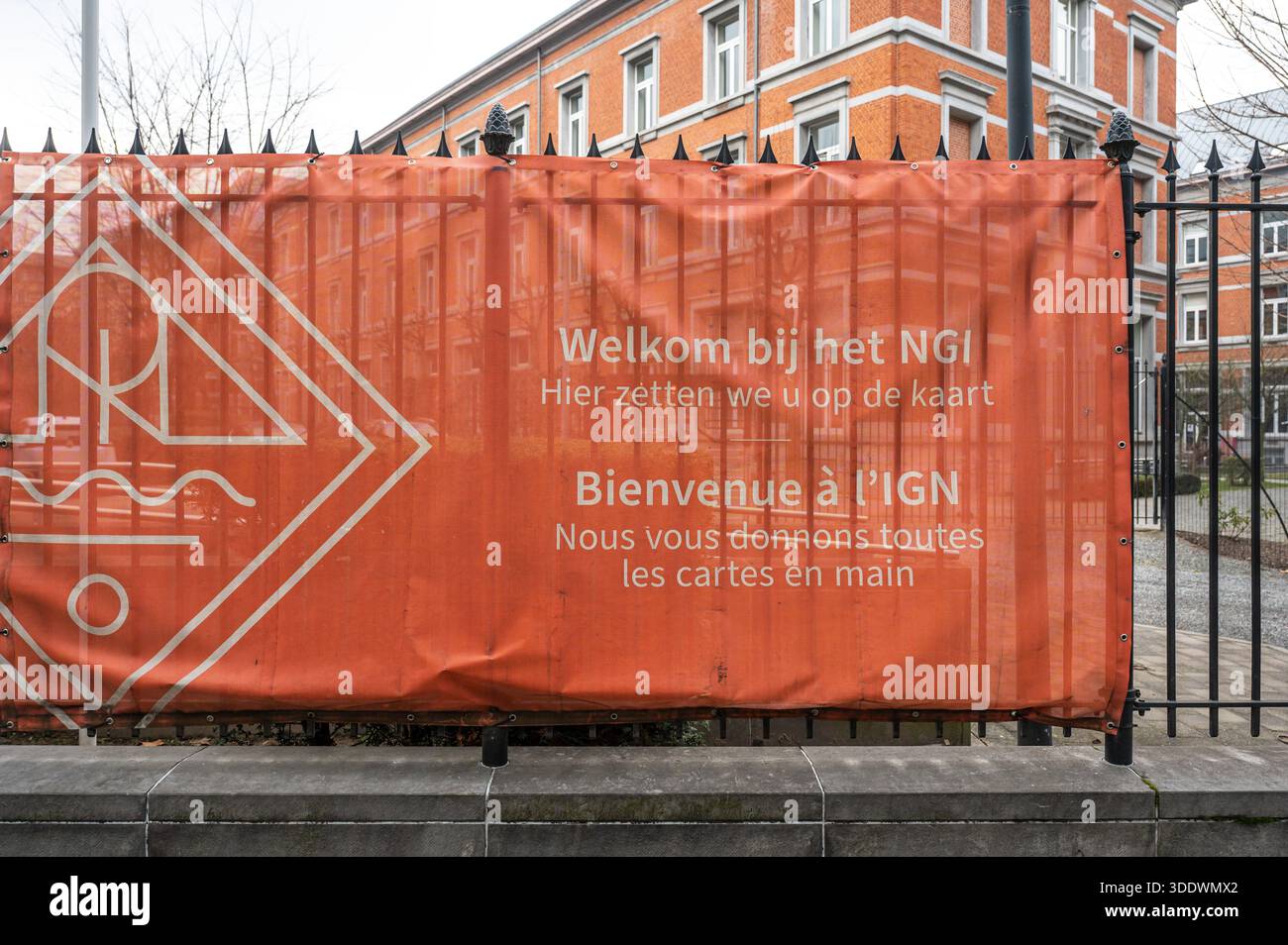 Das Gebäude des National Geographic Institute (NGI/IGN) in Brüssel. Das Institut ist verantwortlich für die Erstellung von offiziellen Karten, Geodaten und Geogra Stockfoto