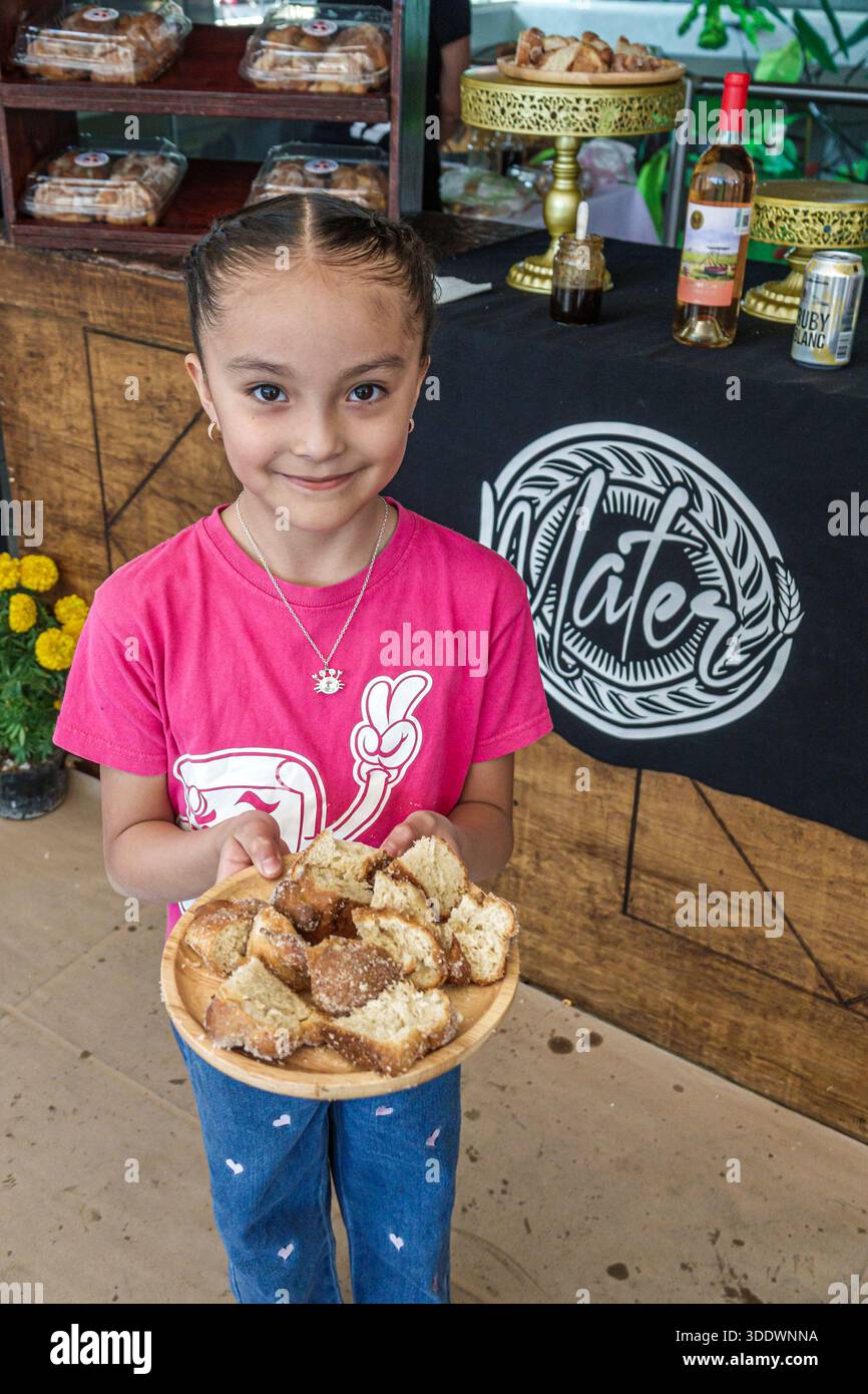 Mexiko Stadt Mexiko, Museo Kaluz Kunstmuseum, Pan de Muerto Festival, Dia de Muertos, Tag der Toten, Mädchen Kind weiblich, Spanisch Spanisch Spanisch mexikanisch, lächelnd Stockfoto