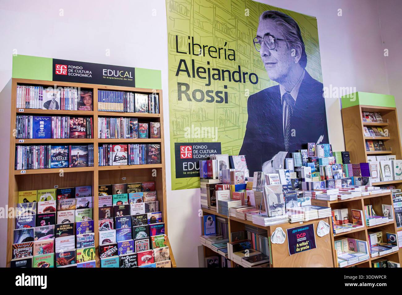 Mexiko-Stadt Mexiko, Centro Historico historisches Zentrum, Biblioteca de Mexico, Libreria Alejandro Rossi Buchhandlung, Buchhandlung innen, große Wandgemälde Stockfoto