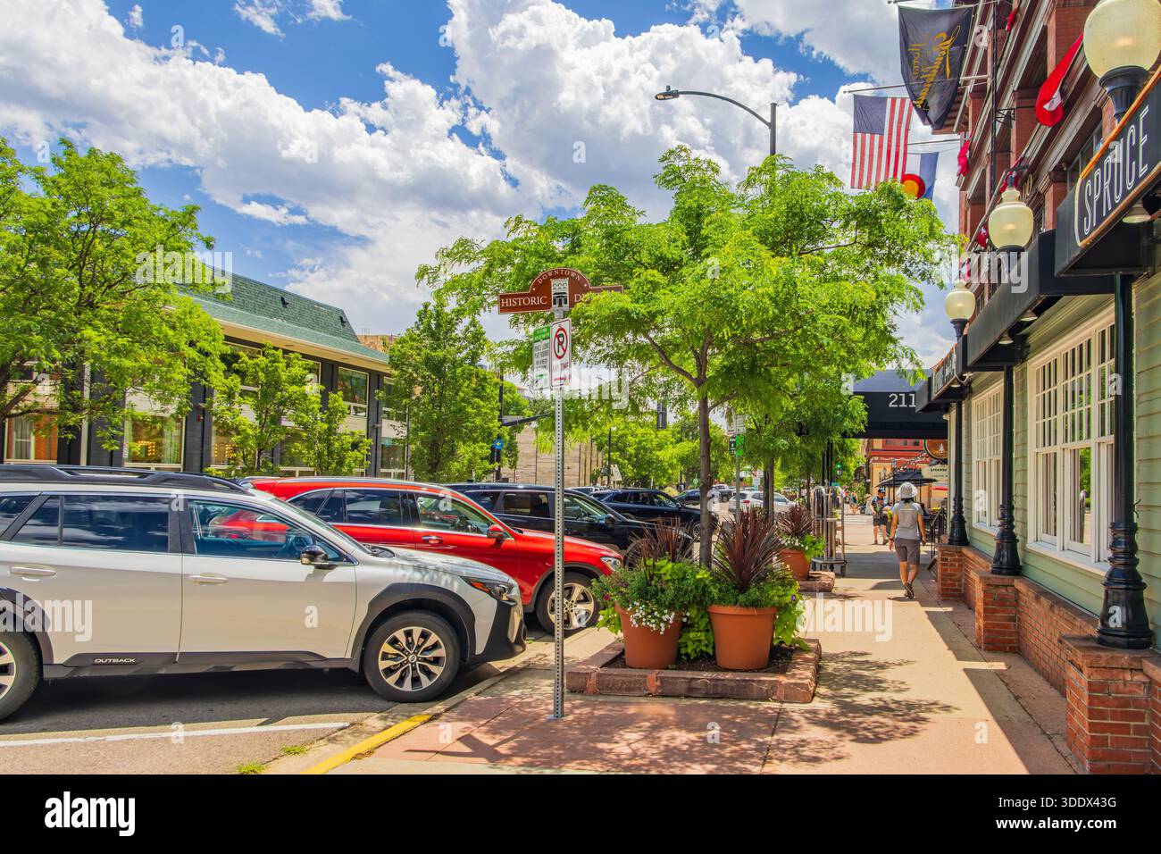 Boulder, 5. JUL 2025 - sonniger Blick auf die berühmte Pearl Street Stockfoto