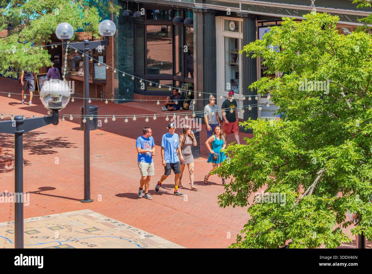 Boulder, 5. JUL 2025 - sonniger Blick auf die berühmte Pearl Street Stockfoto