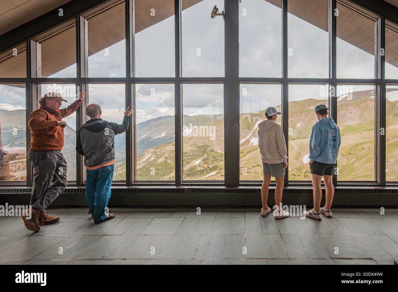 Colorado, 4. Juli 2025 - Innenansicht des Alpine Visitor Center des Rocky Mountain National Park Stockfoto