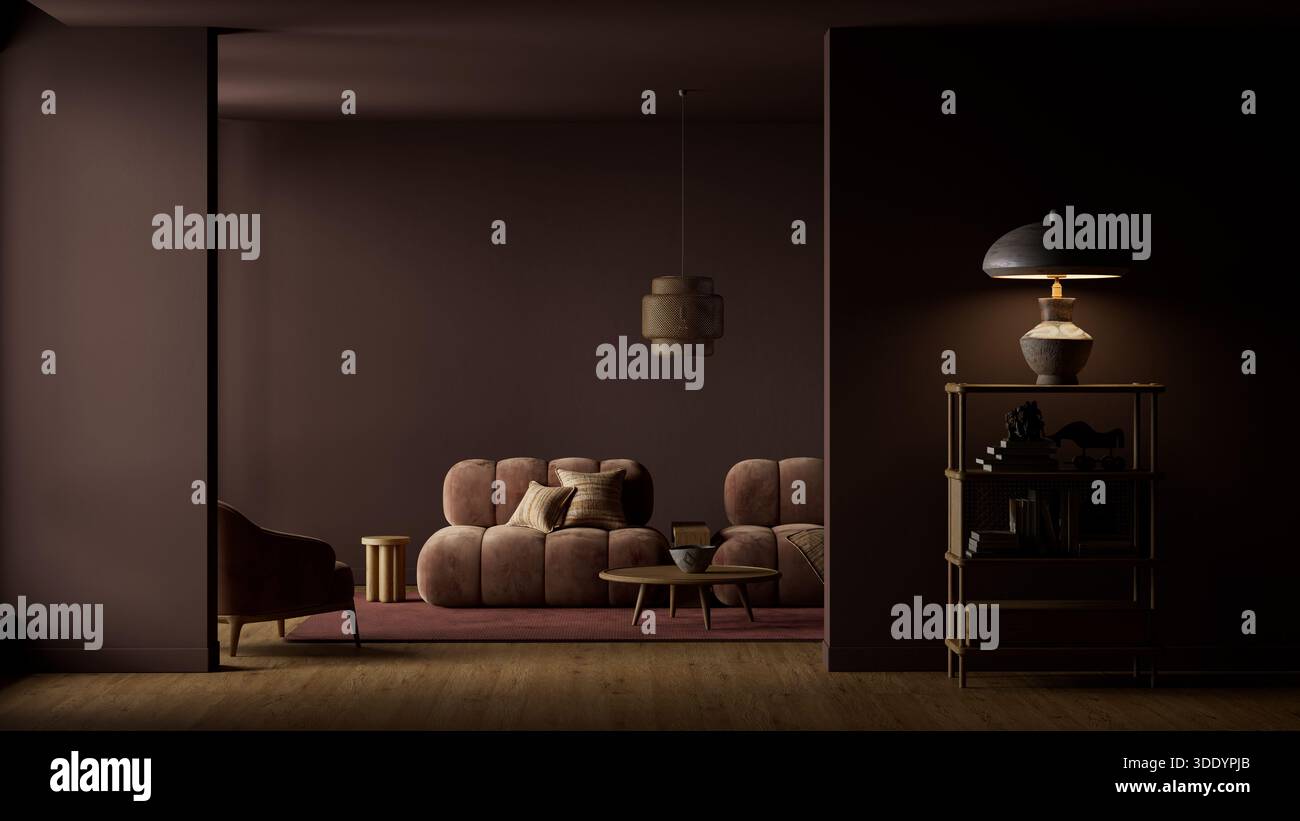 Ein dunkles, stimmungsvolles Wohnzimmer mit Terrakotta-Stuhl, burgunderroten Wänden, Holzakzenten und warmer, diffuser Beleuchtung für ein raffiniertes, modernes Ambiente Stockfoto
