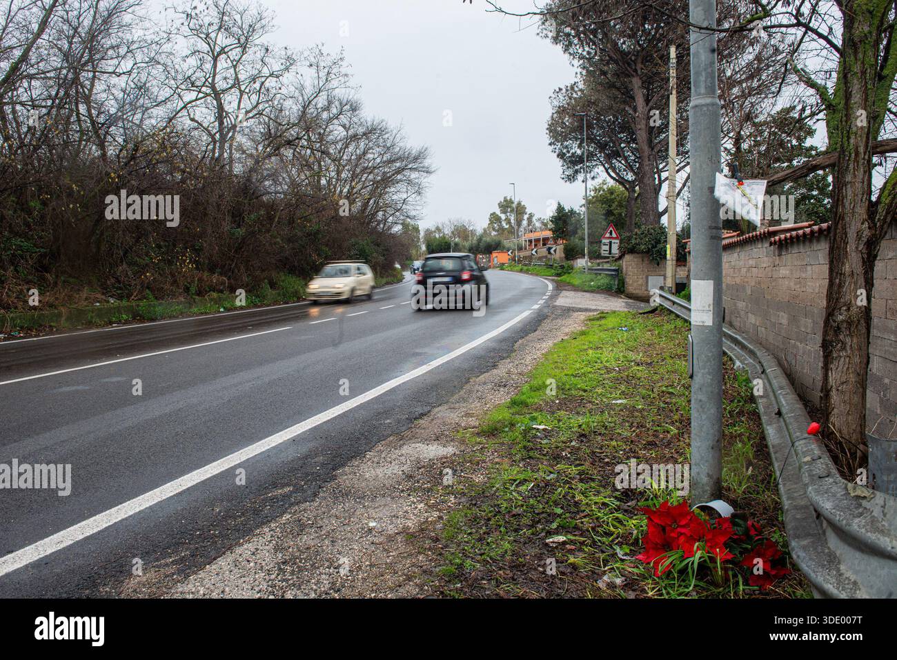 Roma, Italien. Januar 2026. Incidente mortale tra due Auto su Via Laurentina e Via dei Colli Marini ad Ardea. Domenica 4 Gennaio, 2026. Nachrichten (Foto: Valentina Stefanelli/Lapresse) tödlicher Zweiwagenunfall auf der Via Laurentina und Via dei Colli Marini in Ardea. Sonntag, 4. Januar 2026. News (Foto: Valentina Stefanelli/Lapresse) Credit: LaPresse/Alamy Live News Stockfoto