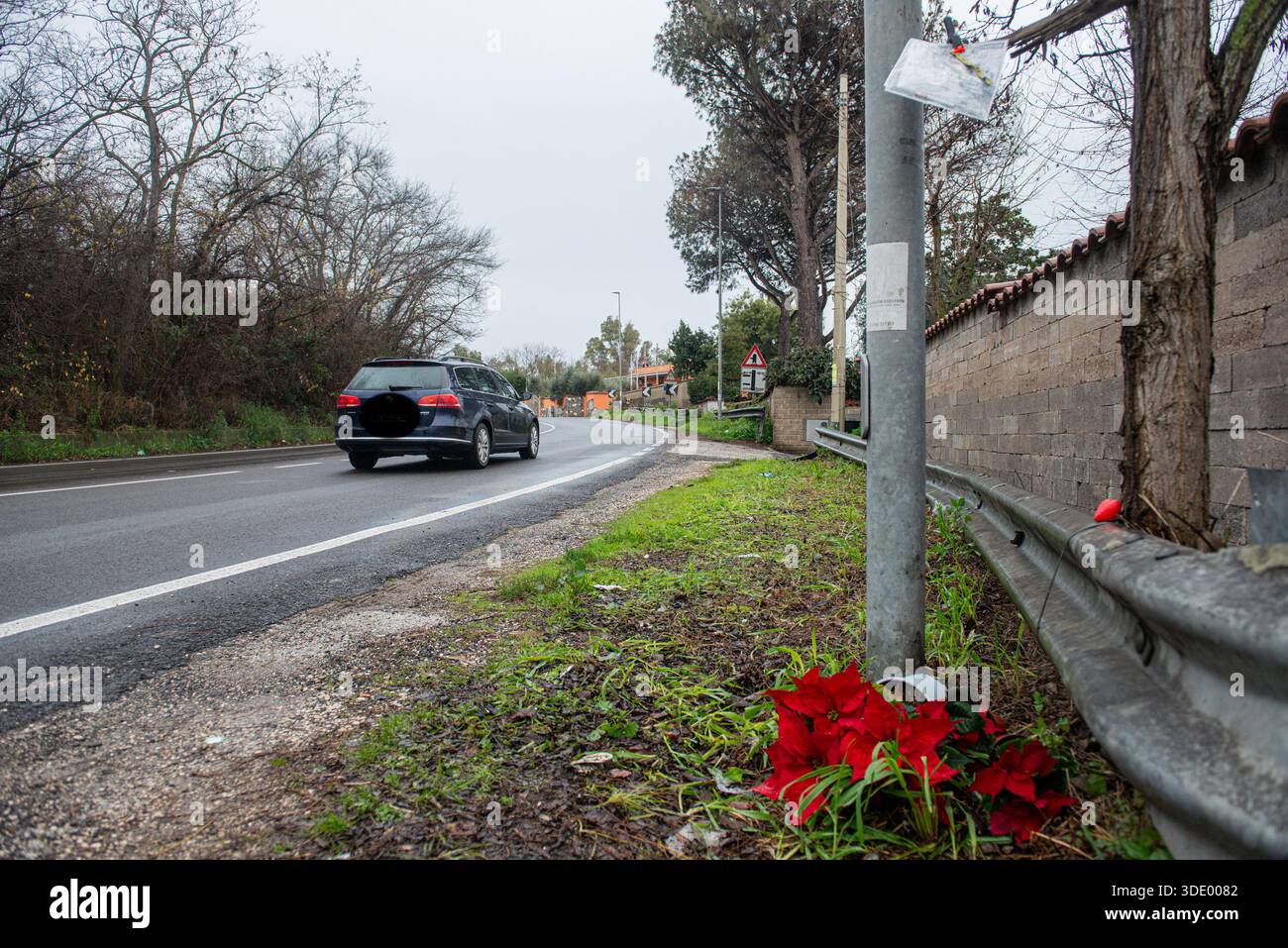 Roma, Italien. Januar 2026. Incidente mortale tra due Auto su Via Laurentina e Via dei Colli Marini ad Ardea. Domenica 4 Gennaio, 2026. Nachrichten (Foto: Valentina Stefanelli/Lapresse) tödlicher Zweiwagenunfall auf der Via Laurentina und Via dei Colli Marini in Ardea. Sonntag, 4. Januar 2026. News (Foto: Valentina Stefanelli/Lapresse) Credit: LaPresse/Alamy Live News Stockfoto