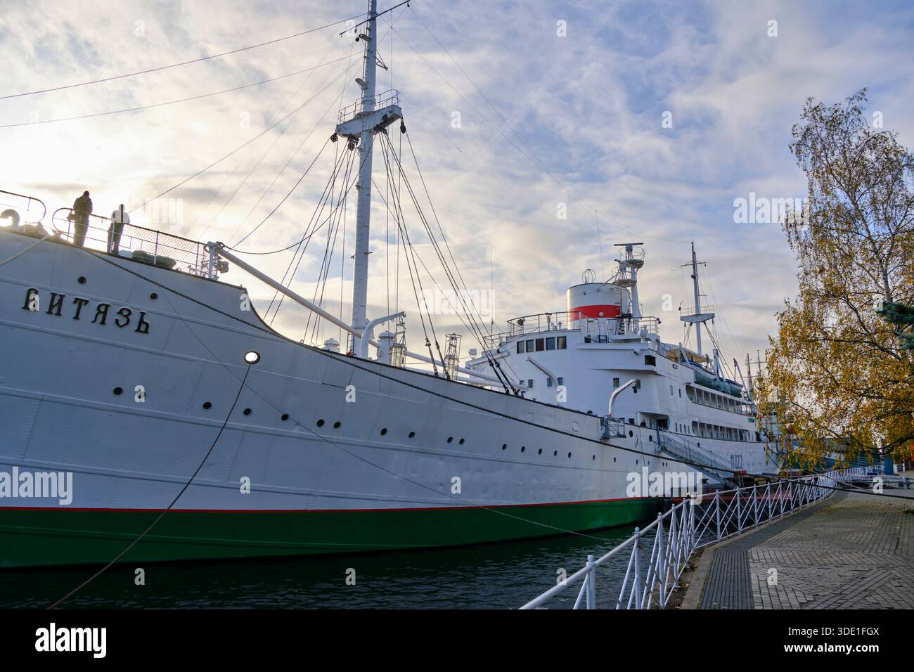 Russland Kaliningrad 08.11.2022.Schiff Vitjaz im Museum World Ocean in Kaliningrad Stockfoto
