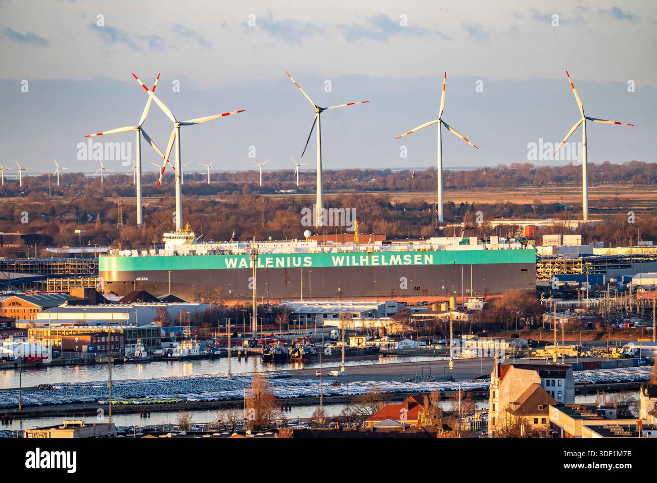 Übersicht über den Überseehafen mit BLG Auto Terminal in Bremerhaven, Bremen, Autotransporter Aniara im Besitz der Wallenius Wilhemsen Reederei, Deutschland Stockfoto