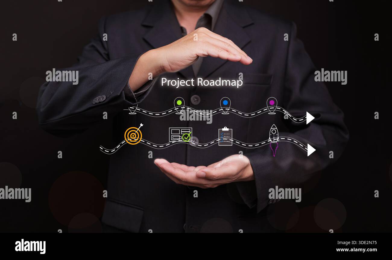 Digitale Roadmap-Zeitachse für Projekte mit farbenfrohen Phasensymbolen in Händen von Geschäftsleuten. Planung der Markteinführung, ideal für Projektmanagement, Inbetriebnahme, Str Stockfoto