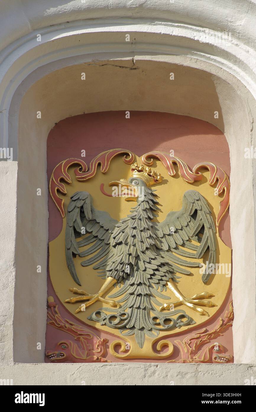 Stadtwappen mit Adlerfigur und Krone, Reimlinger Tor, Noerdlingen, Bayern, Deutschland Stockfoto