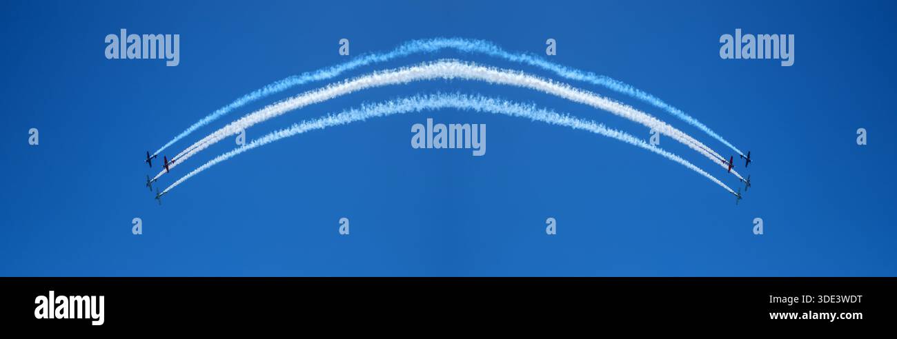 Torre del Mar, Spanien - Juli 29., 2018. Flugzeuge aerobatic Gruppe die Durchführung einer Demonstration Flug bei Festival Aereo Internationale Torre del Mar, Malag Stockfoto