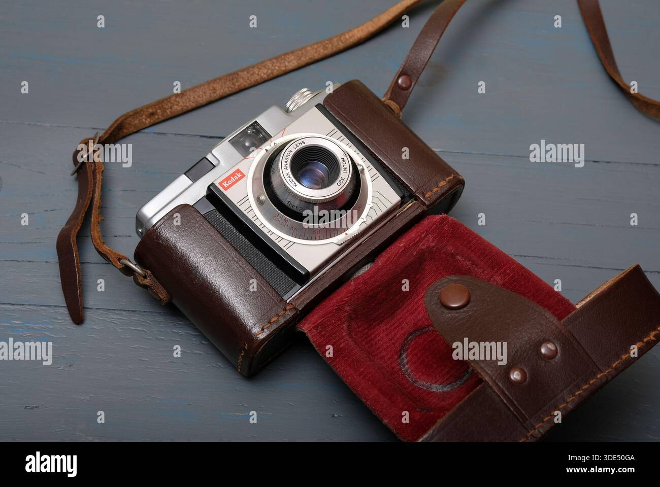 Vintage kodak Colorsnap 35 Kamera in brauner Ledertasche Stockfoto