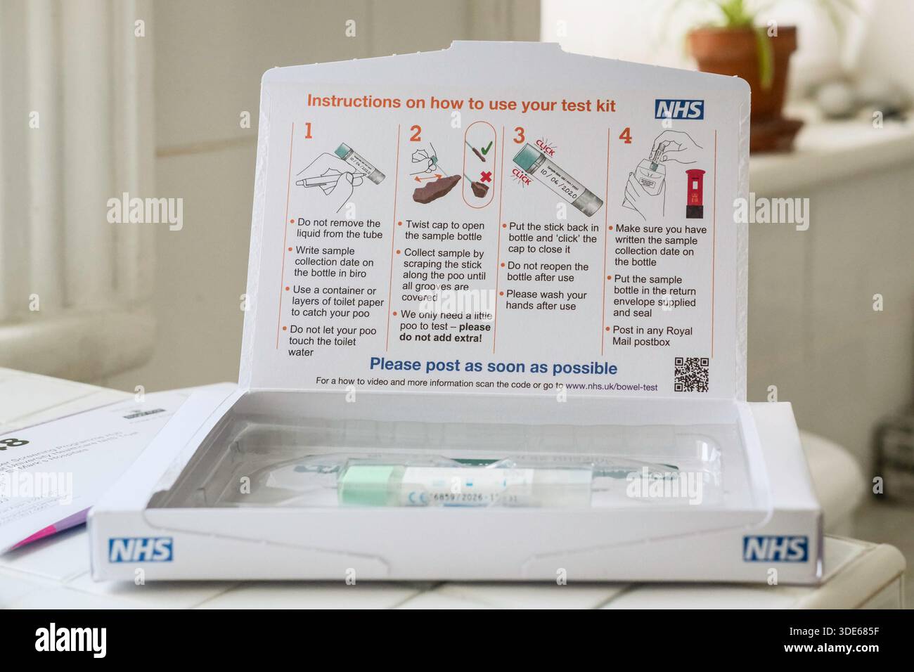 NHS Home Use Darmkrebs Screening Test Kit. Stockfoto
