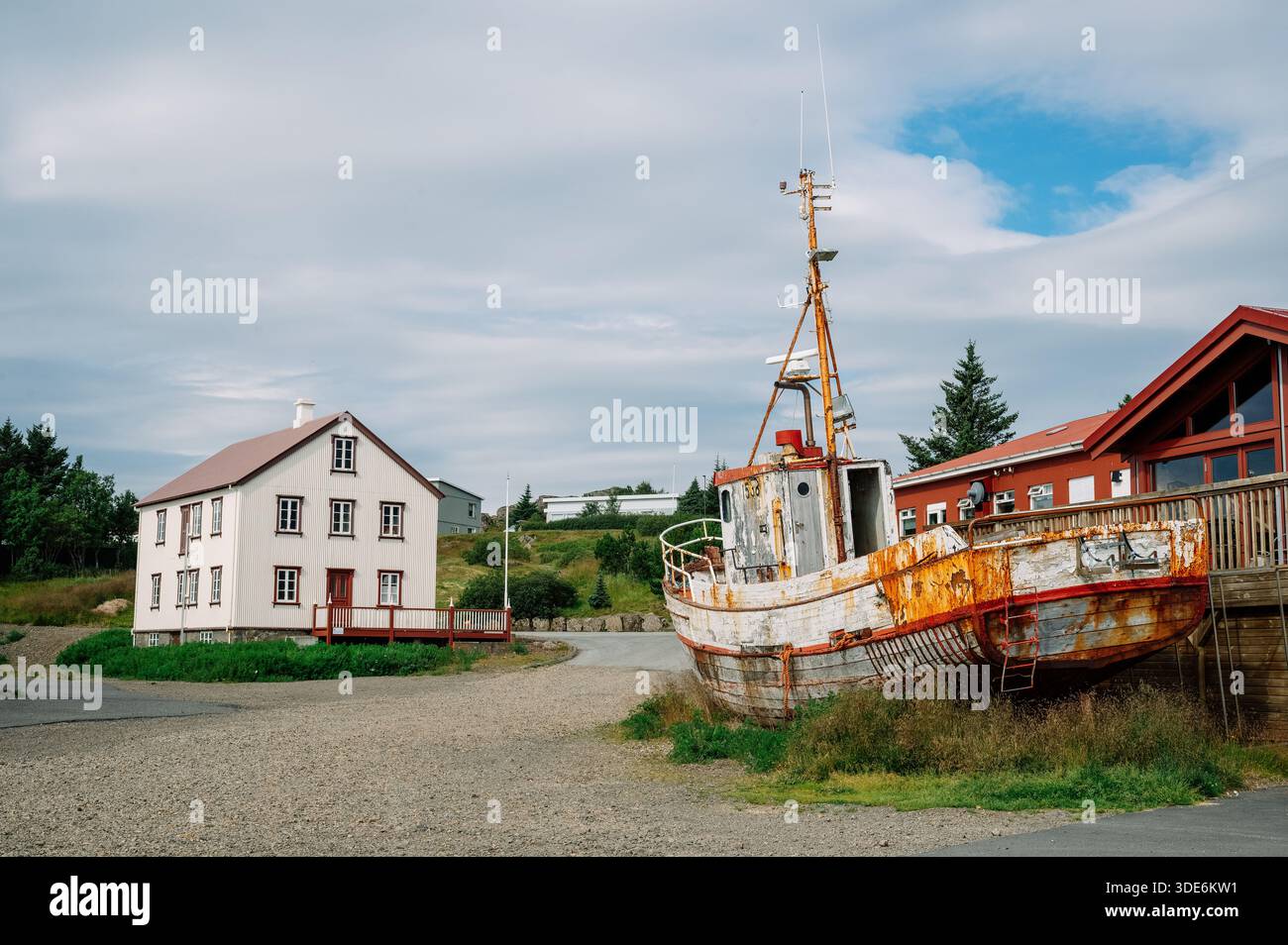 Das kleine Dorf Breiodalsvik in Island Stockfoto