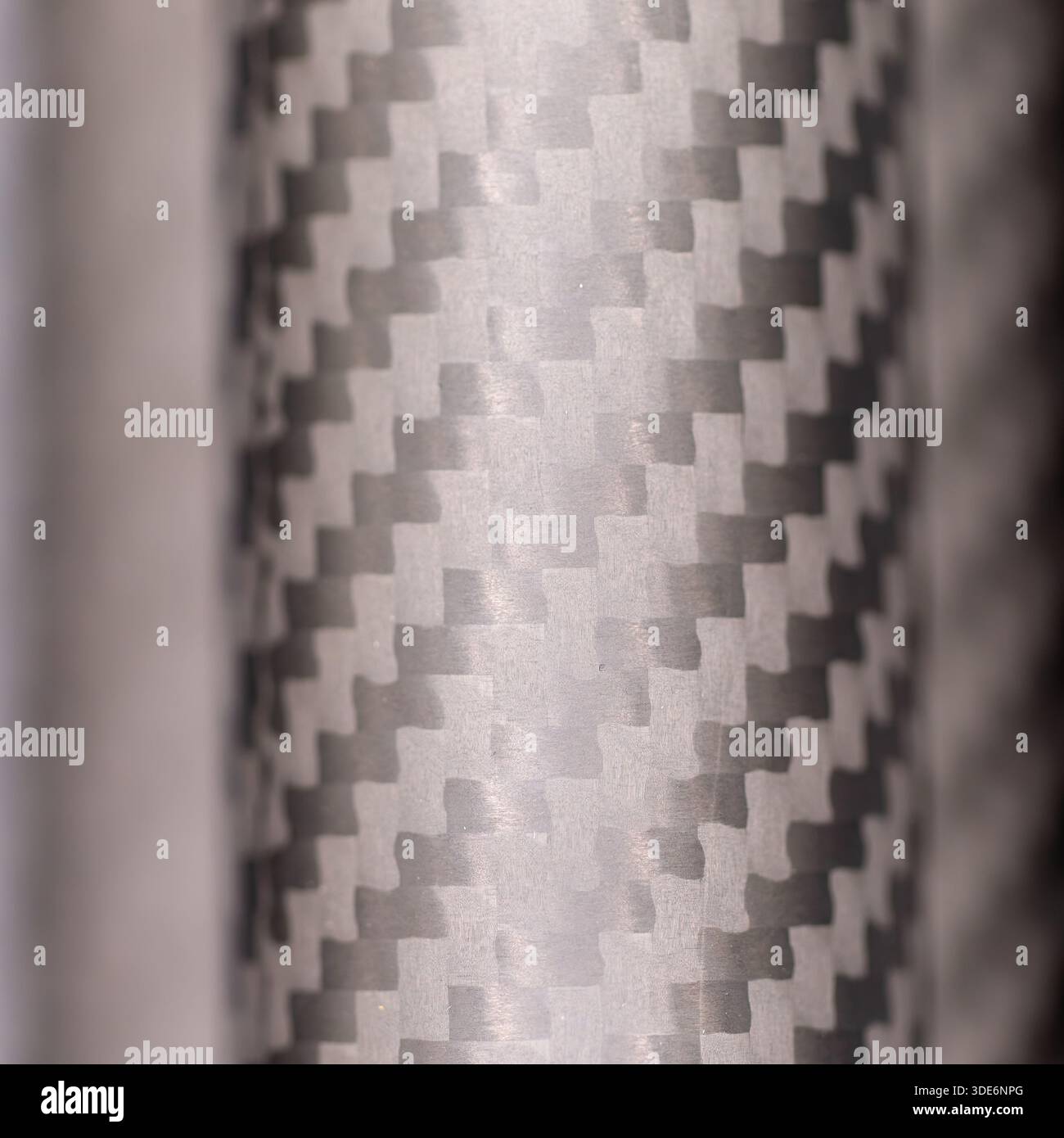 Kohlefaser-Material mit detailliertem Gewebe und grauem Texturhintergrund Stockfoto