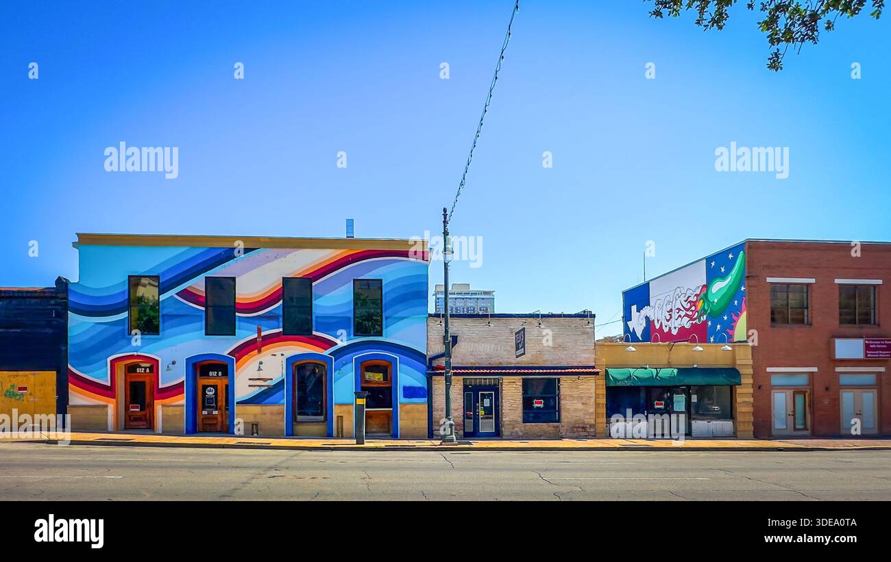 Texas, USA, 30. Mai 2024, Blick auf einige Wandmalereien an Gebäuden einer verlassenen E Sixth Street in der Innenstadt der Hauptstadt Stockfoto