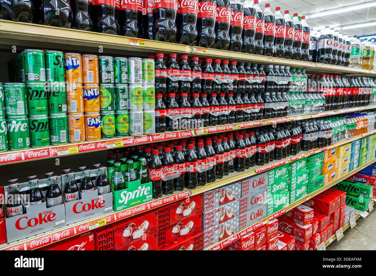 Miami Beach Florida, North Bay Village, Presidente Supermarkt Lebensmittelgeschäft, Inneneinrichtung, alkoholfreie Getränke Gang, Getränkeshow, Limonadenflaschen Dosen, Coca Co Stockfoto
