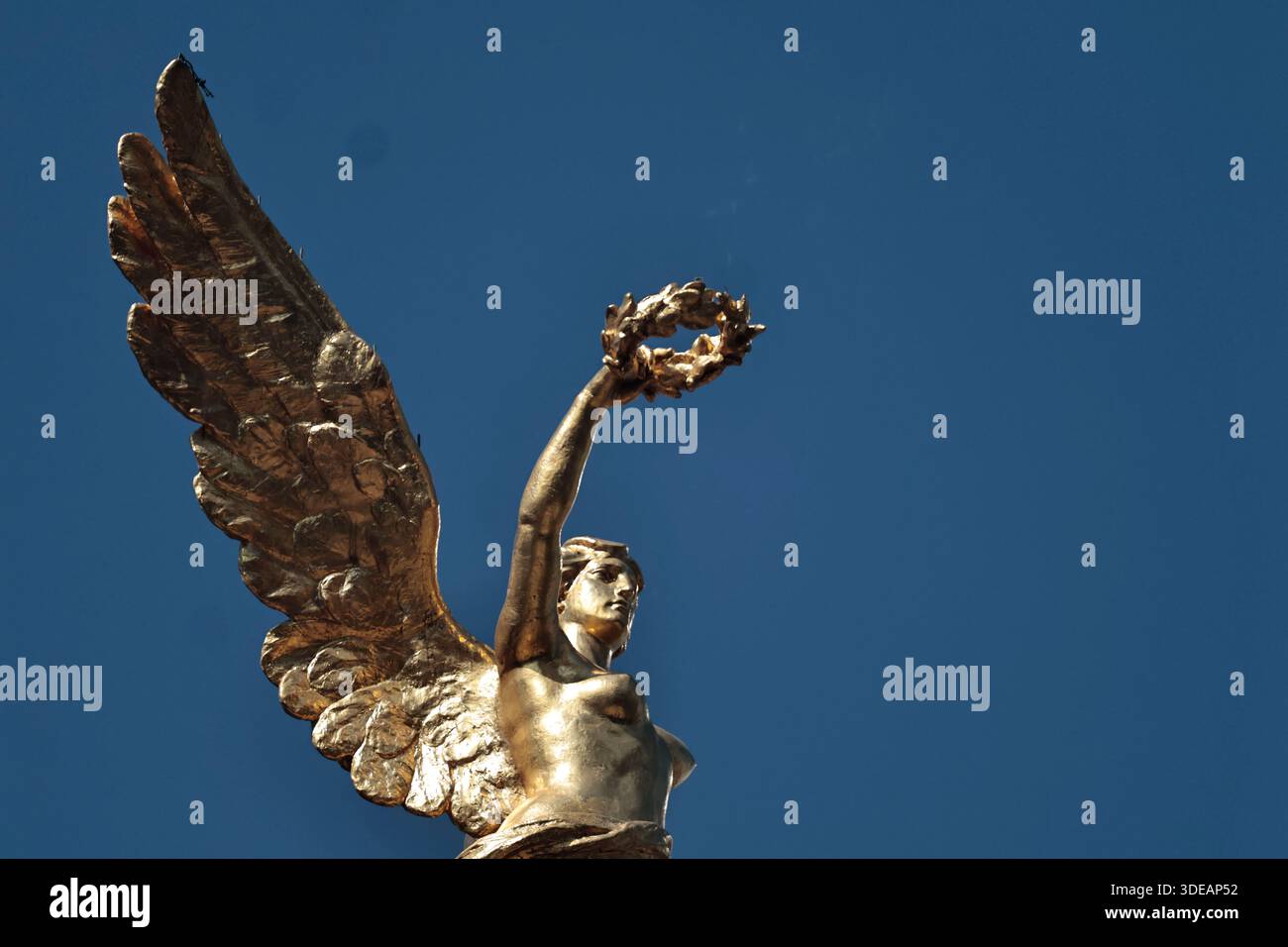 Eine allgemeine Ansicht, die das Angel of Independence Monument am 5. Januar 2026 in Mexiko zeigt. (Foto: Josue Pérez/Nexpher Images) Stockfoto