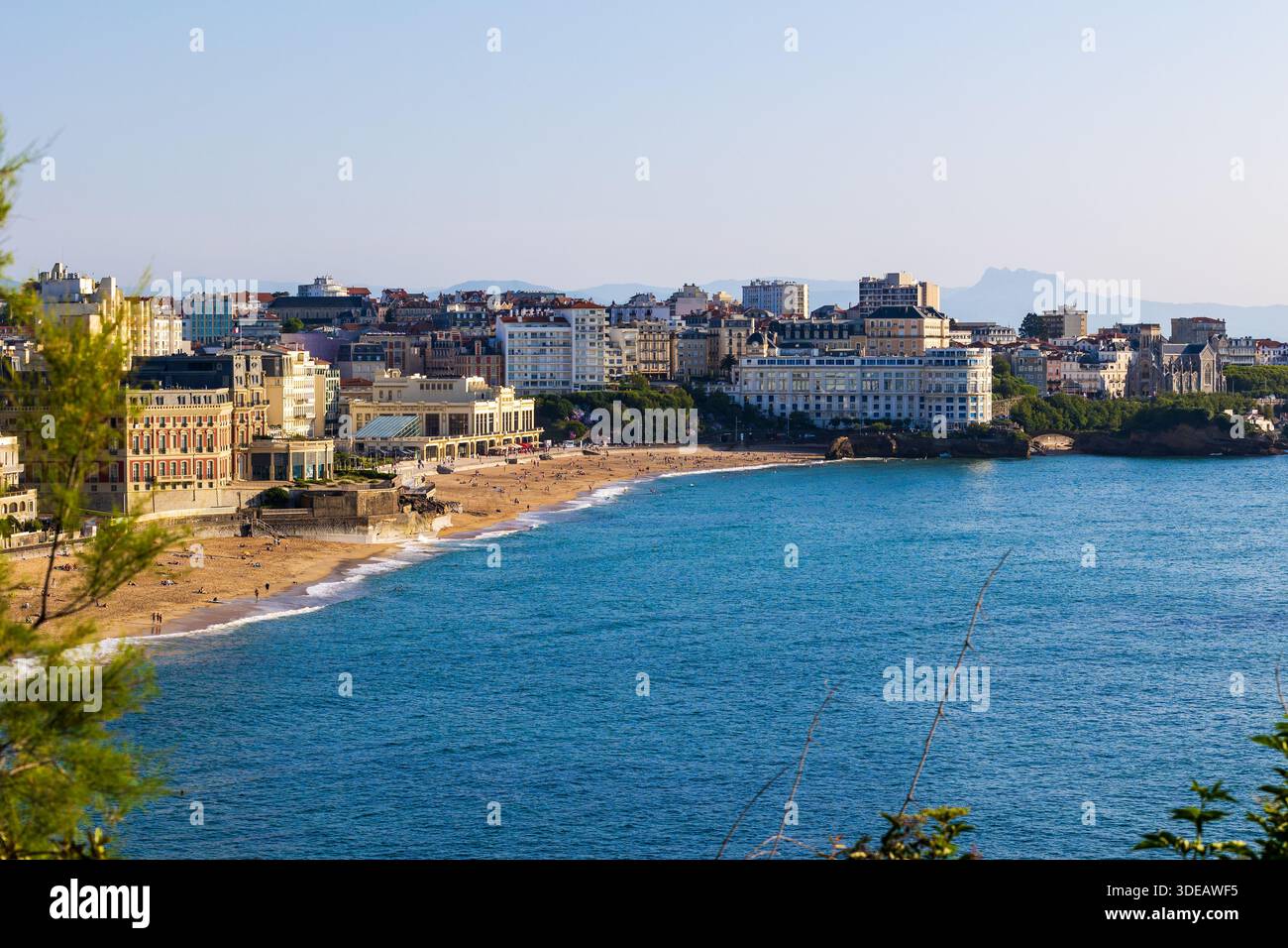 Miramar Beach und Grande Plage in Biarritz von Pointe Saint-Martin aus gesehen Stockfoto