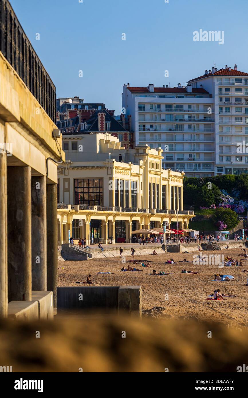 Kommunales Kasino von Biarritz im Art déco-Stil mit Blick auf die Grande Plage, vom Miramar Beach Stockfoto