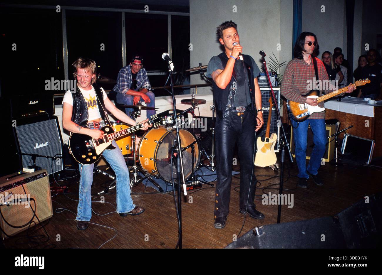 Schauspieler und Musiker Fabian Harloff mit Band, um 1999. Stockfoto