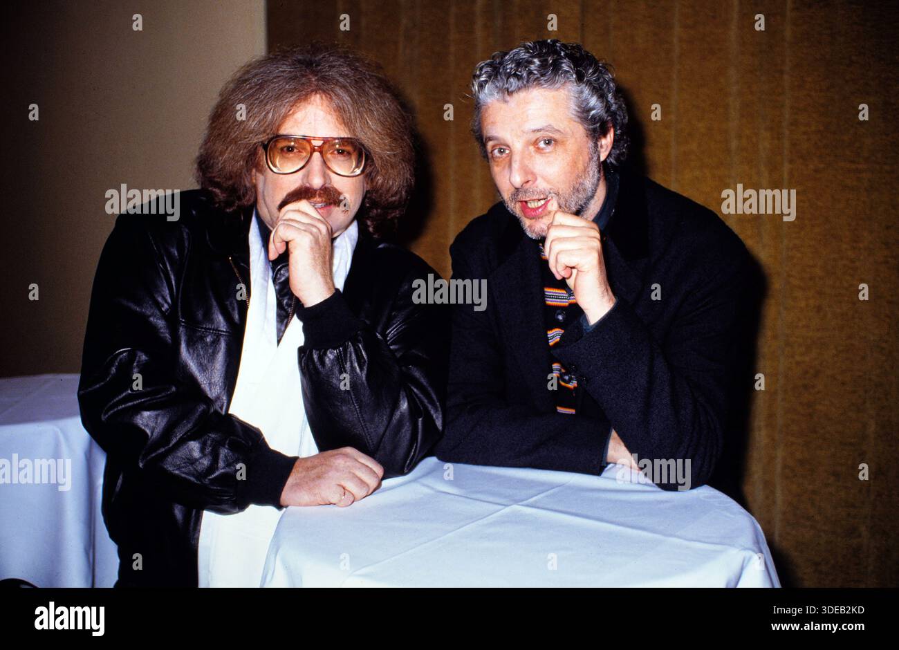 Bernhard Paul und Andre Heller gründeten 1975 den berühmten Zirkus Roncalli. Hier sind beide bei einem Fototermin, um 1994. Stockfoto