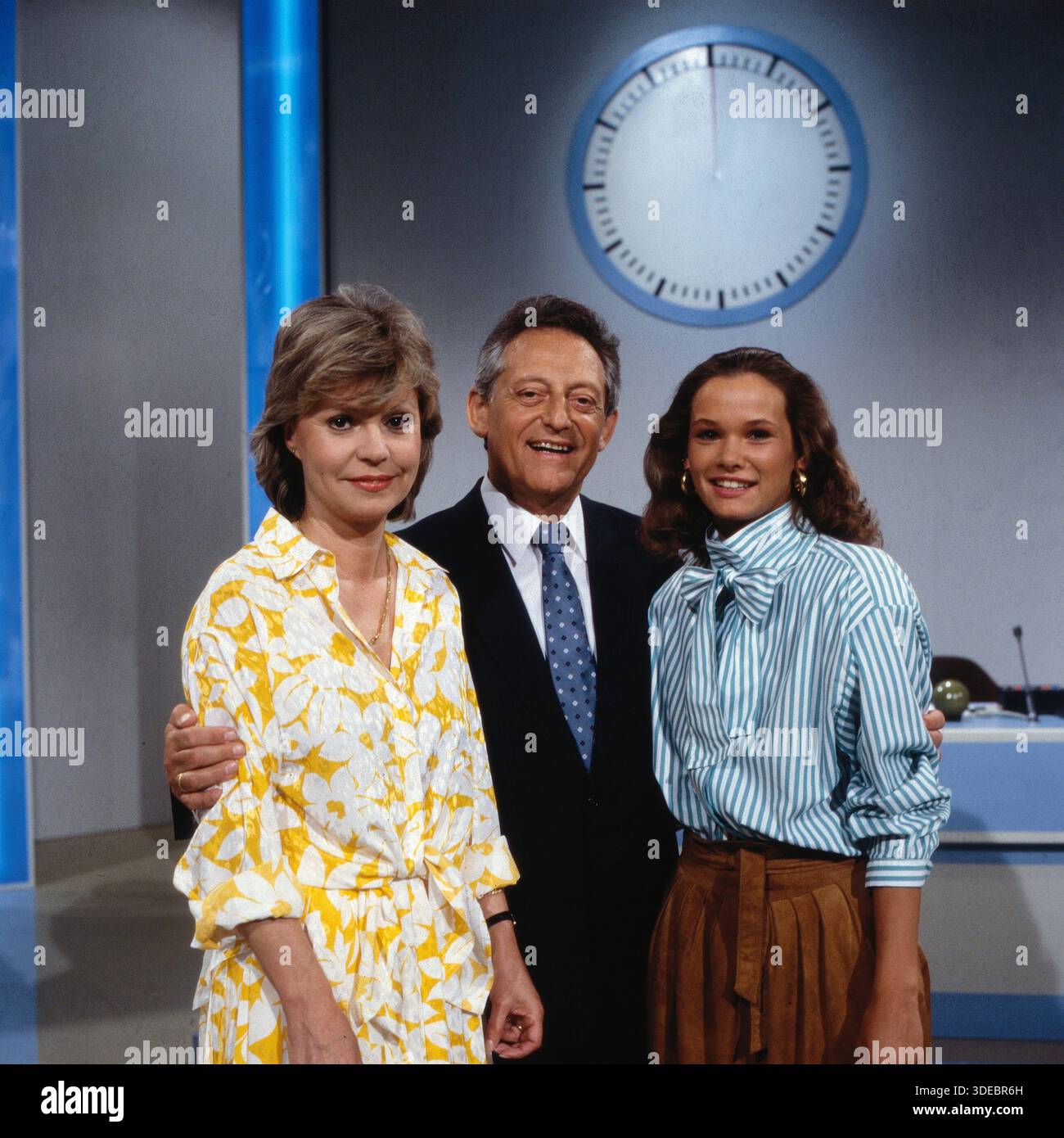 Dalli Dalli, Ratesendung mit Moderator Hans Rosenthal, hier mit Mady Riehl (links) und neue Assistentin Sabine Noethen, Deutschland, 150. Sendung vom 15. Mai 1986. Stockfoto