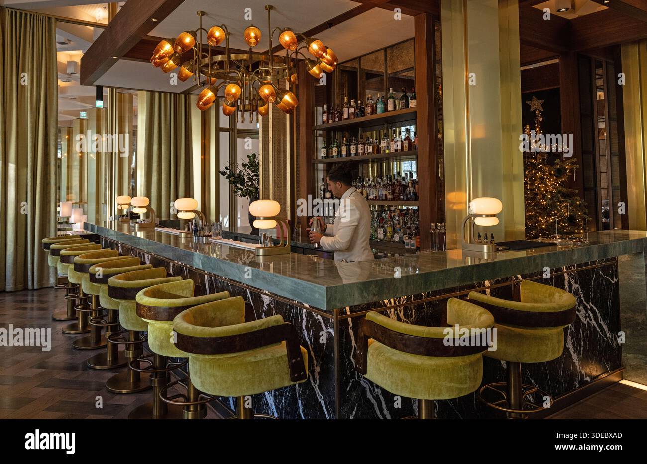Die elegante Bar im Tobi Masa, dem exklusiven japanischen Restaurant im Chancery Rosewood Hotel im Londoner Stadtteil Mayfair. Stockfoto