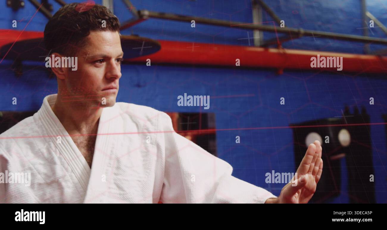 Blockierer mit weißem Kampfsport-Gi, der offene Handfläche im Dojo mit rotem Strahl, Kopierraum Stockfoto