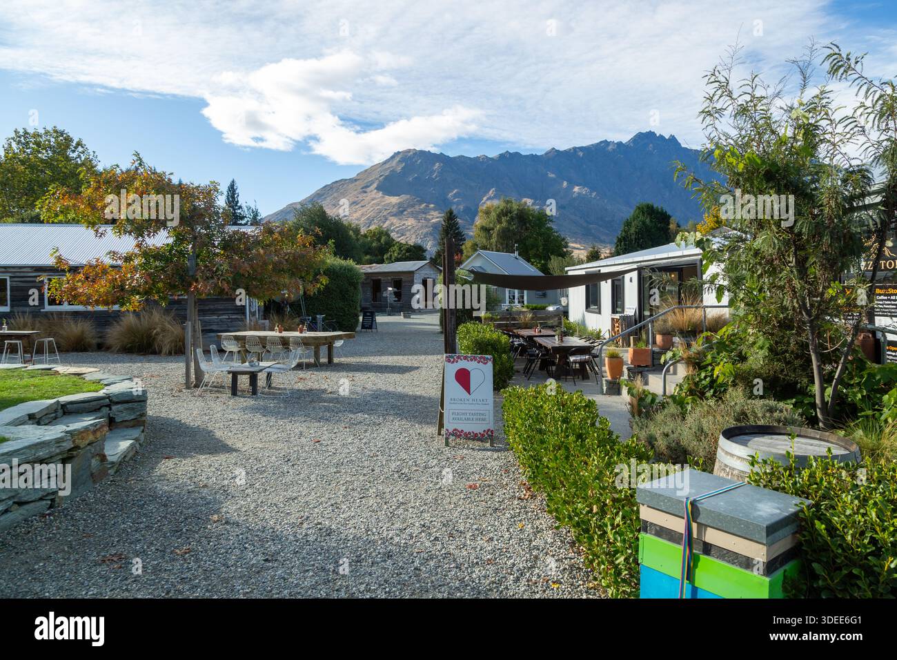 Das Buzzstop Honey Centre & Cafe, ein Gemeindezentrum in der Country Lane in Frankton, Queenstown, Neuseeland. Stockfoto