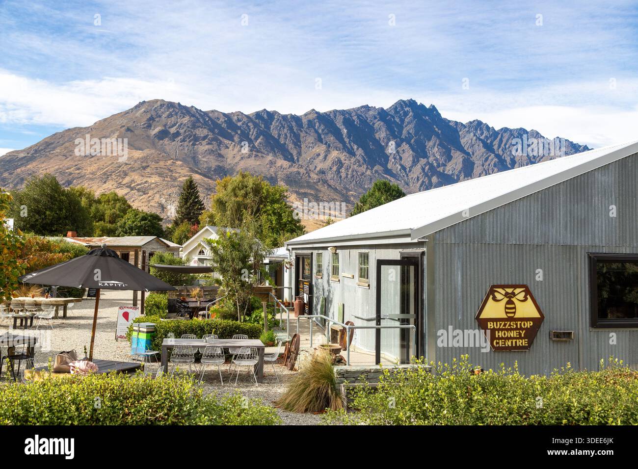 Das Buzzstop Honey Centre & Cafe, ein Gemeindezentrum in der Country Lane in Frankton, Queenstown, Neuseeland. Stockfoto