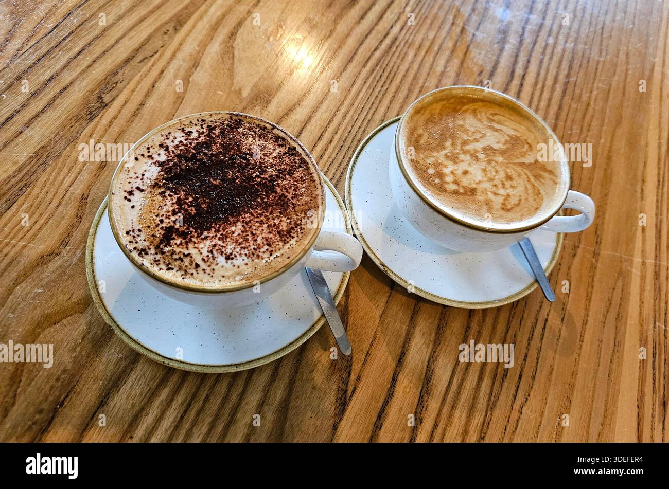 Cappuccino und Latte Stockfoto