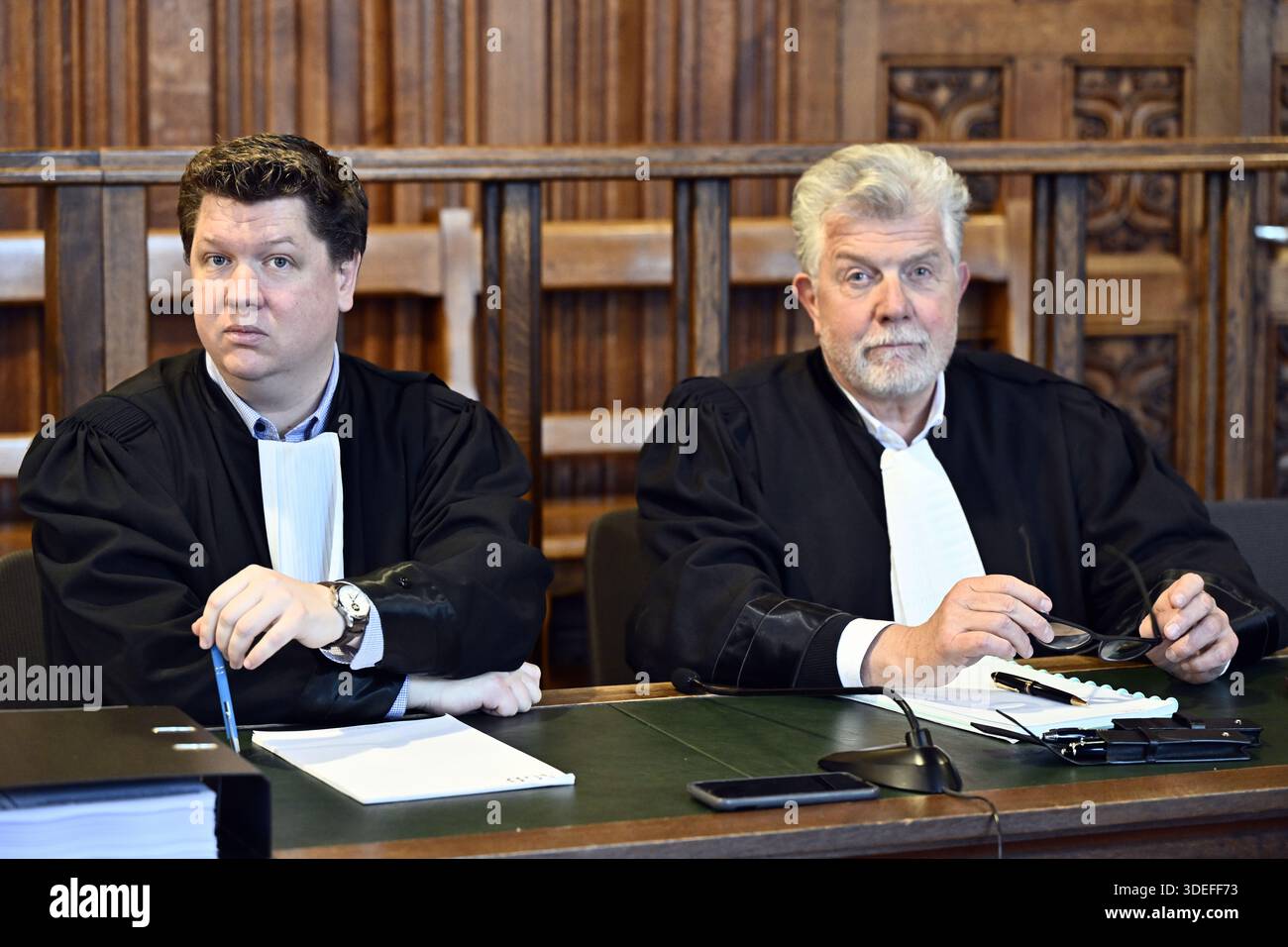 Lüttich, Belgien. Januar 2026. Der Anwalt Colin Gilissen und der Anwalt Jean-Louis Gilissen verteidigten den Angeklagten im Rahmen der Jury-Auswahl für den Prozess gegen Y. Dave, einen 71-jährigen Mann, der des Mordes beschuldigt wurde, am Mittwoch, den 7. Januar 2026 vor dem Assize-Gericht der Provinz Lüttich. Dave wird des Mordes an Mayron Weibel im Januar 2020 in Ferrieres, auf der Burg My Farm, beschuldigt. Weibel wurde durch einen Schuss getötet, als er mit zwei anderen Personen dort war, um einen Einbruch zu begehen. BELGA PHOTO ERIC LALMAND Credit: Belga News Agency/Alamy Live News Stockfoto