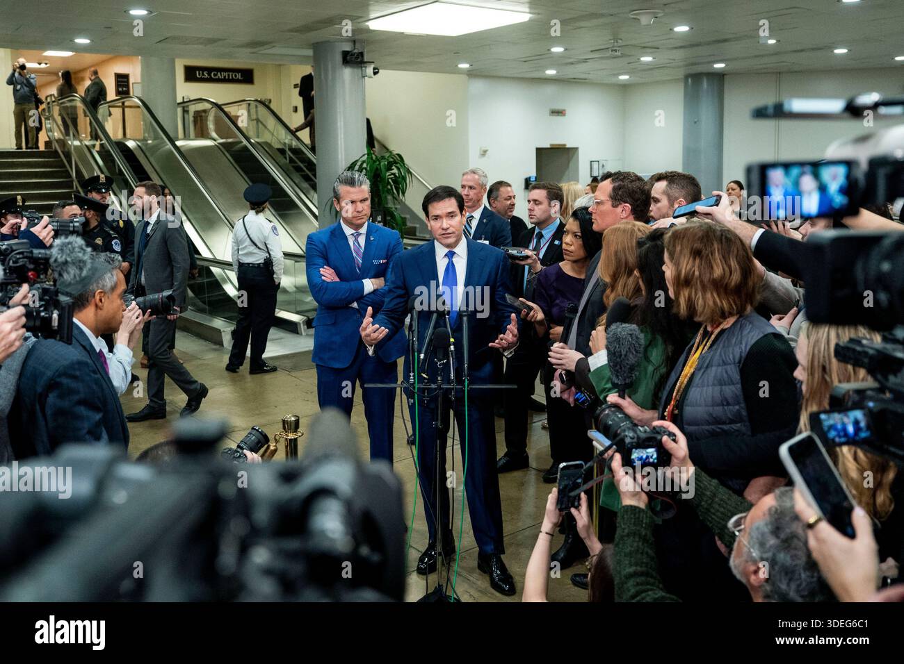 Pete hegseth marco rubio -Fotos und -Bildmaterial in hoher Auflösung ...