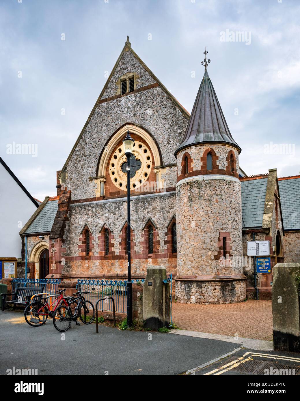 Die St. Nicholas Methodist Church wurde 1867 von der Familie Holman erbaut, um der maritimen Gemeinde Topsham, Devon, England, zu dienen. Stockfoto