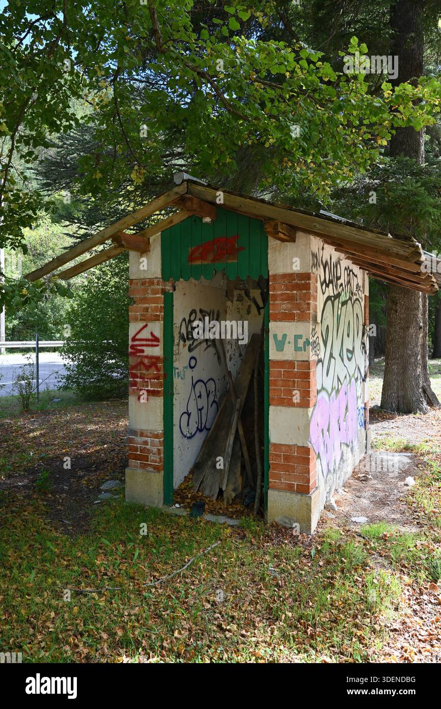 Öffentliche Toilette oder WC im Bahnhof Norante oder Bahnhof Norante Alpes-de-Haute-Provence Frankreich Stockfoto